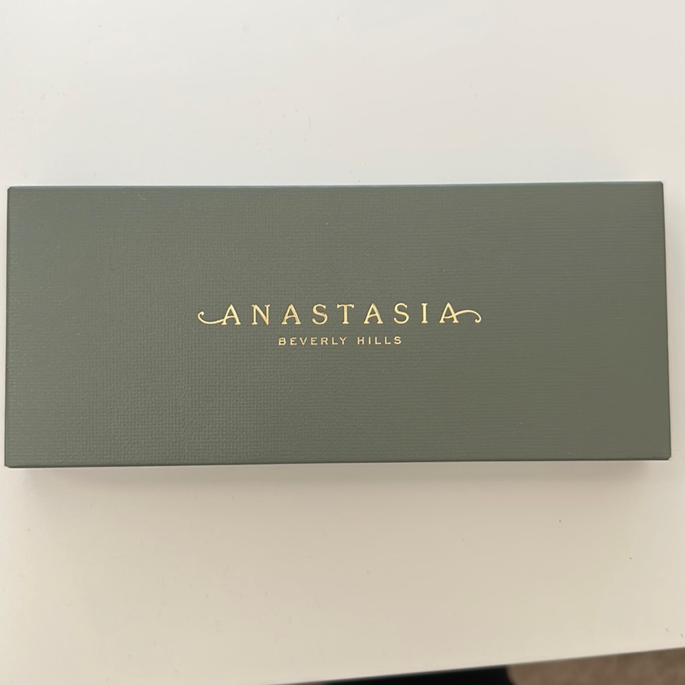 Anastasia Beverly Hills eyeshadow palette